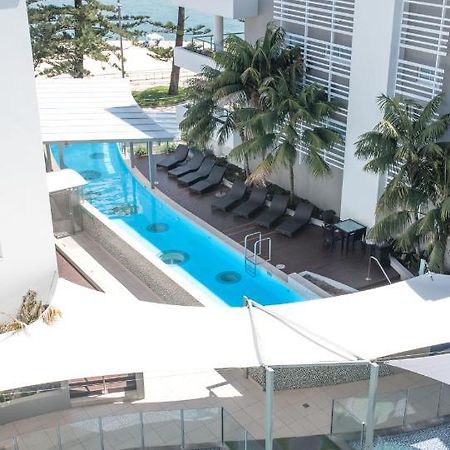 Rumba Beach Resort Caloundra Bagian luar foto The pool at the hotel