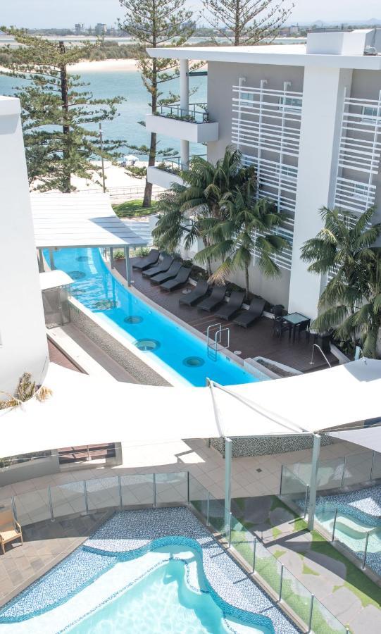 Rumba Beach Resort Caloundra Bagian luar foto The pool at the hotel