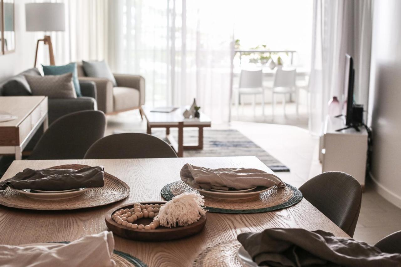 Rumba Beach Resort Caloundra Bagian luar foto A dining room