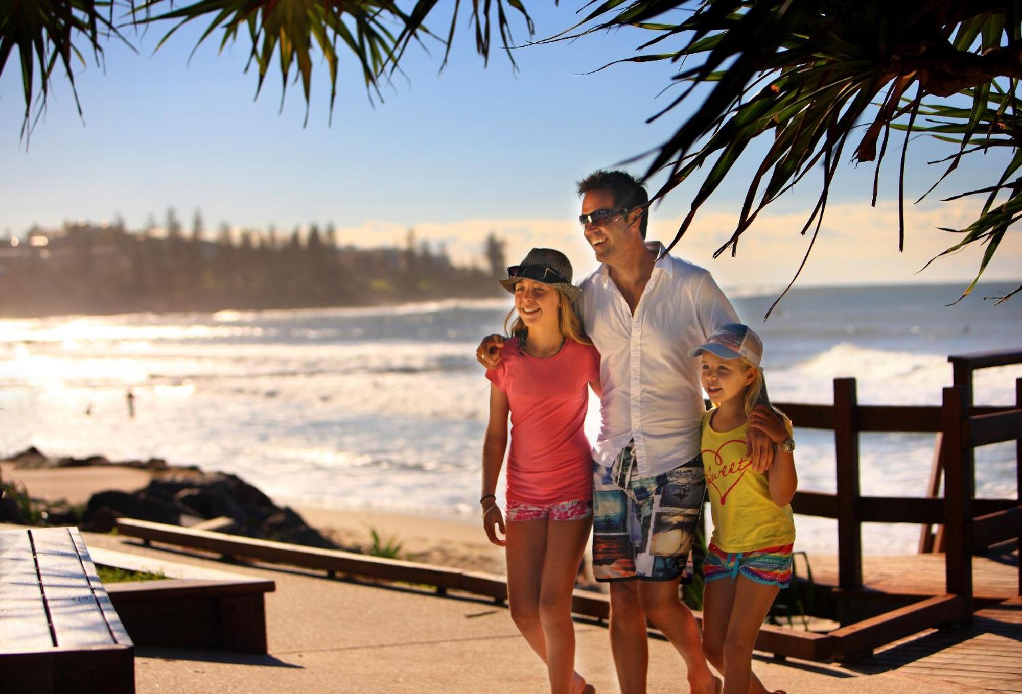Rumba Beach Resort Caloundra Bagian luar foto A family at the beach