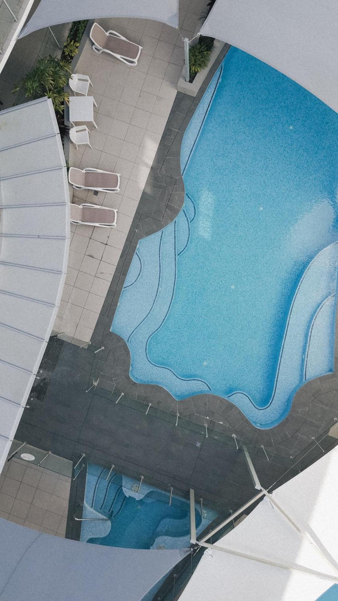 Rumba Beach Resort Caloundra Bagian luar foto