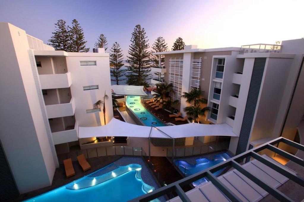 Rumba Beach Resort Caloundra Bagian luar foto The pool at the Mantra Crown Towers