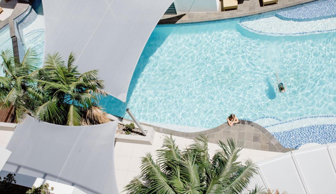 Rumba Beach Resort Caloundra Bagian luar foto The pool at the hotel